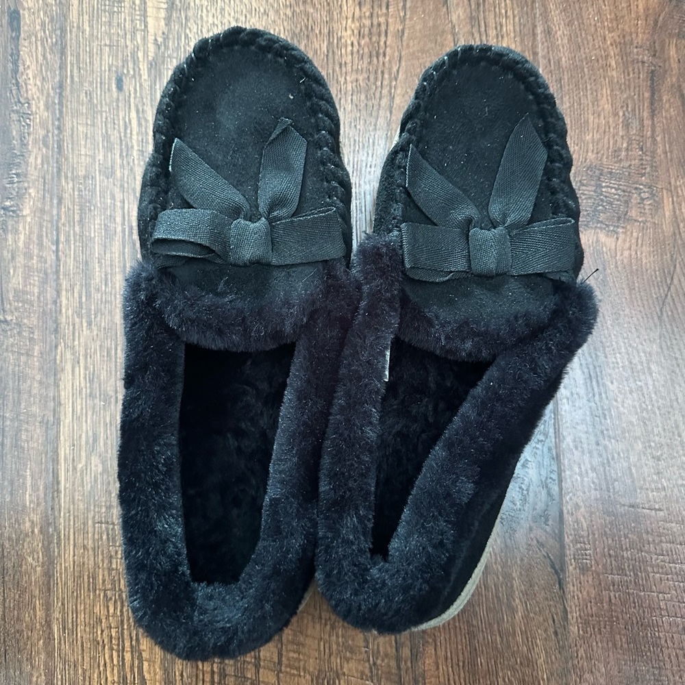 Sonoma Black Fuzzy Moccasin Slippers
